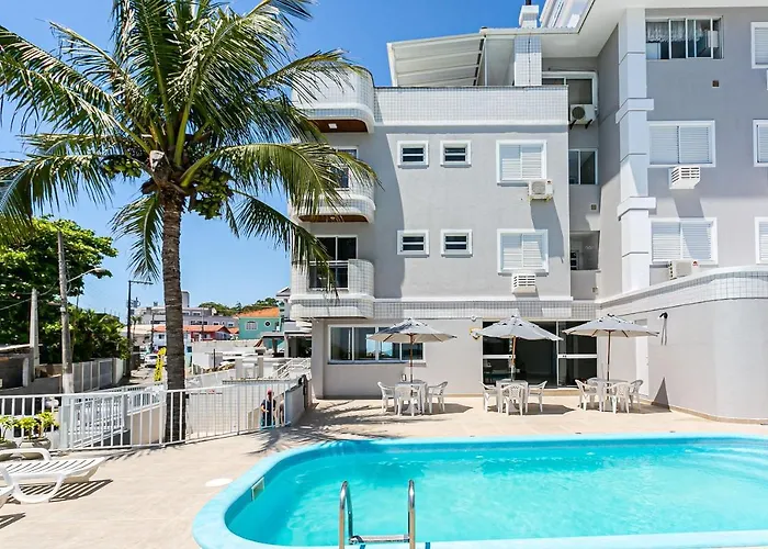 Predio Com Apartamentos Completos, Com Piscina E A Passos Da Praia - Agua Marinha